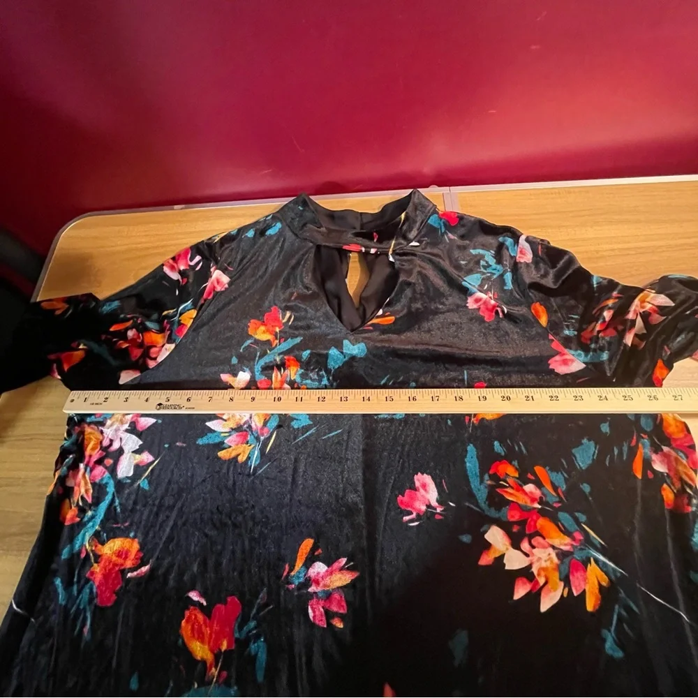 Boutique 9 Floral Long Sleeve Velvety Dress - Picture 3 of 7